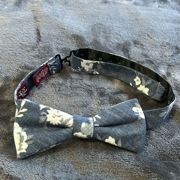 Bow Tie - Picture 1 of 1